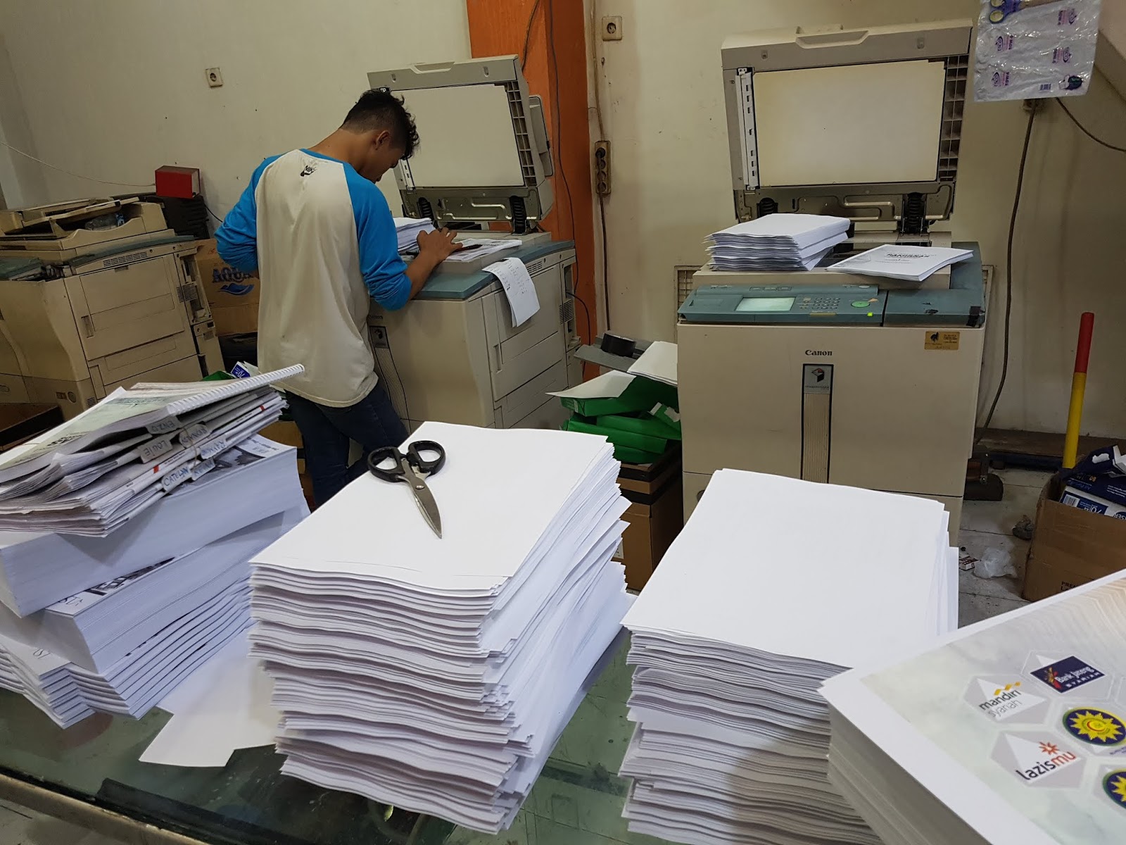 Cilacap Pagi: Fotocopy yang Menyala untuk Dokumen Anda
